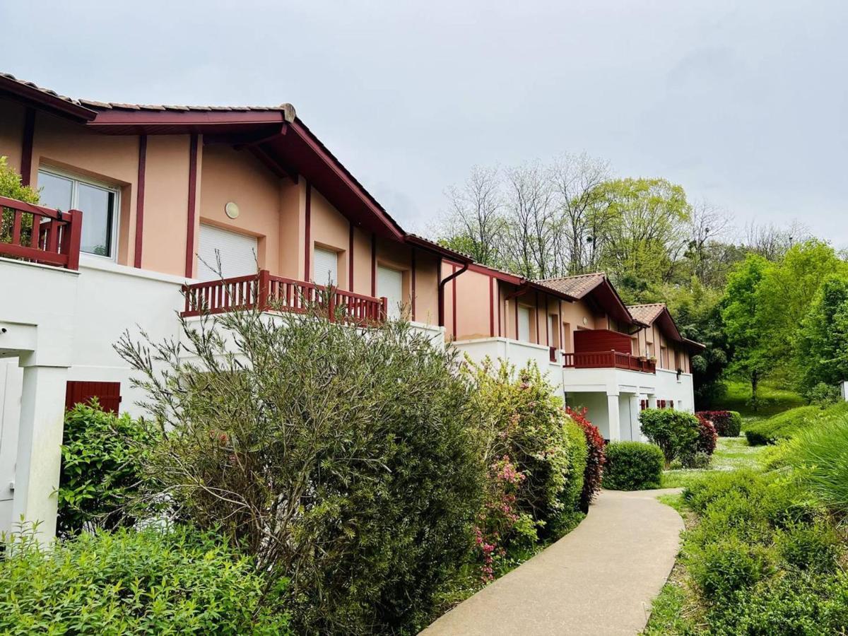 Appartement F2 A Cambo-Les-Bains Avec Piscine, Proche Thermes, Terrasse Et Parking - Fr-1-495-36 Exteriör bild